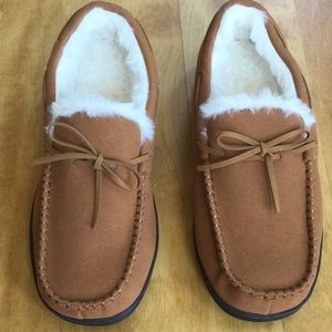 Men s size 7-8 cozy slippers